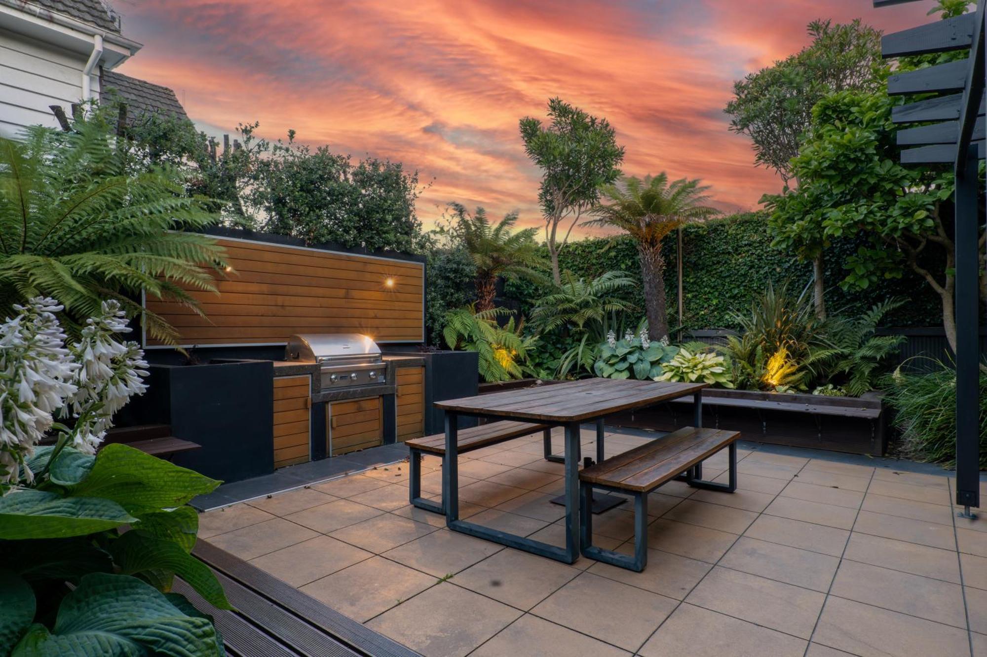 Luxurious Central City Living Christchurch Exterior photo